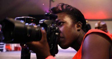 women photographer media journalist photo