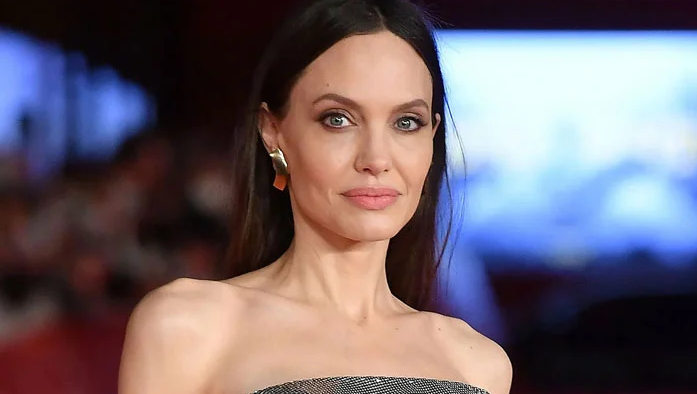 Angelina Jolie leaves role as envoy to UN refugee agency