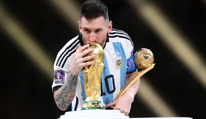 Messi kisses the 2022 World cup in Qatar